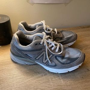 New Balance 990v4 Running Tennis Shoes size 9 grey